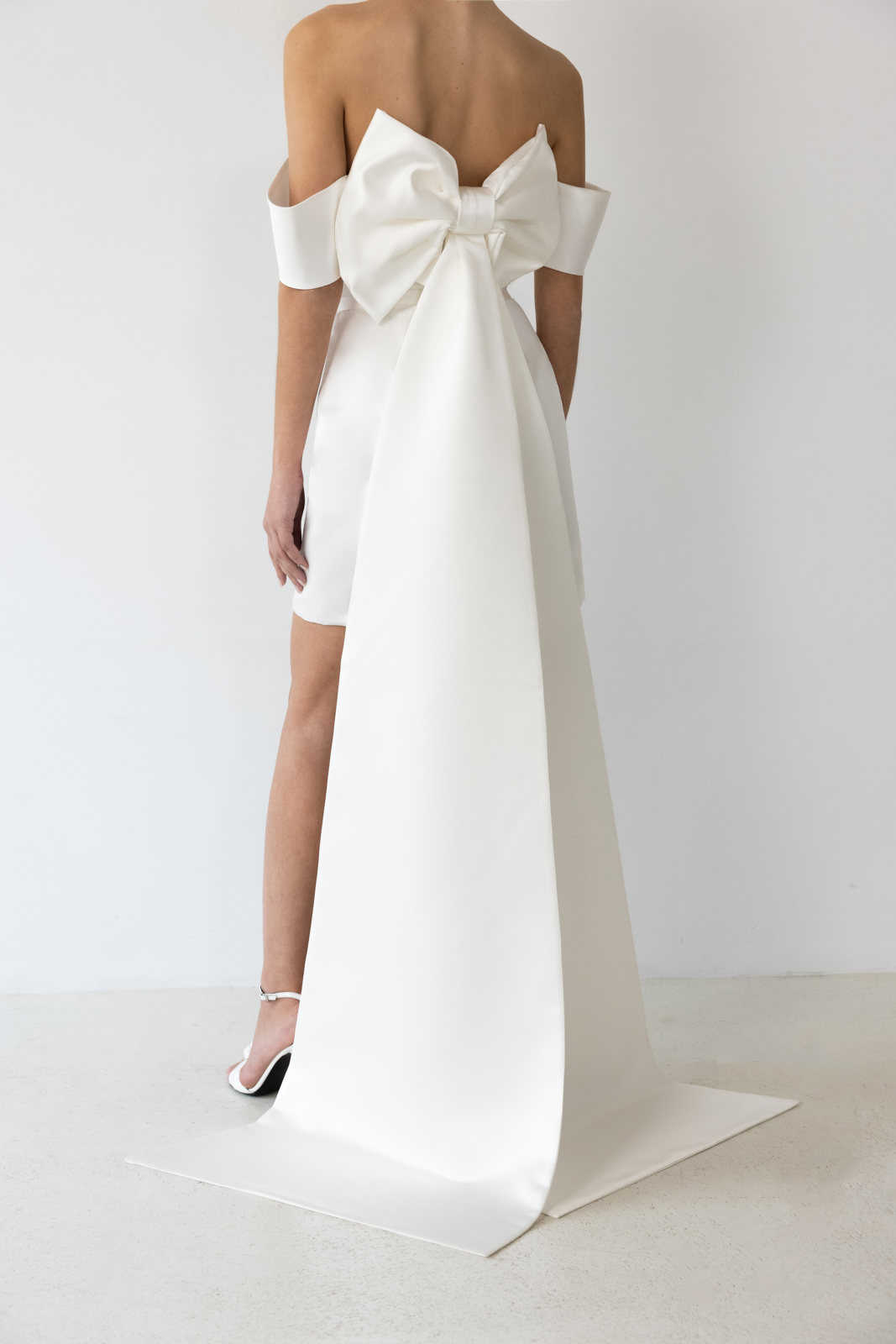 white bow dress